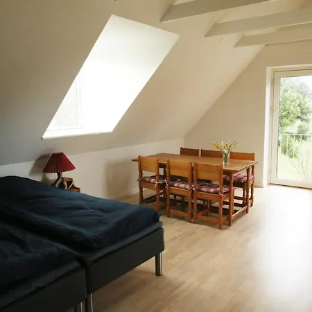 Stenbrogard * Harlev Stationsby