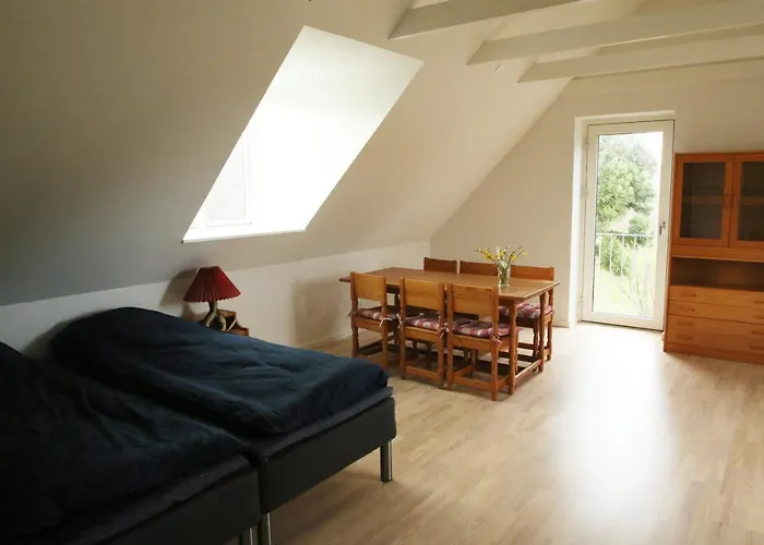 Stenbrogard * Harlev Stationsby