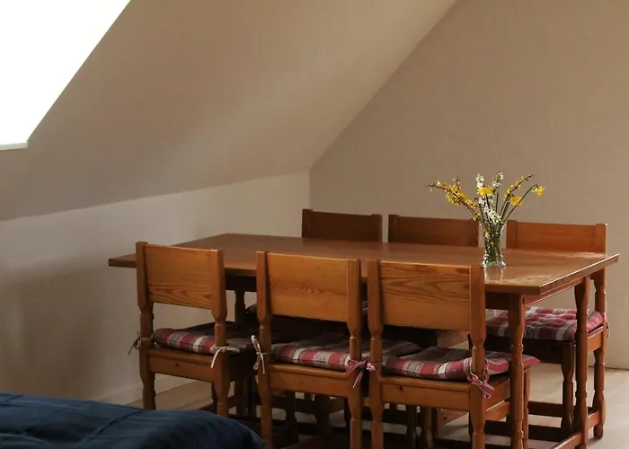 Stenbrogard * Harlev Stationsby